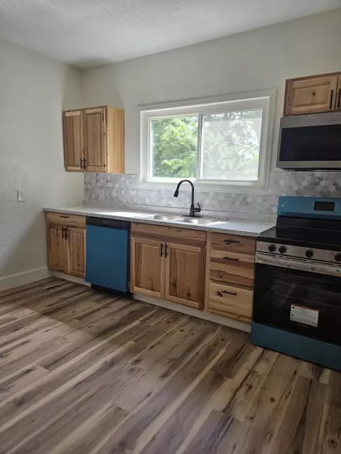 Kitchen - 32 S Florence St, Springfield, OH 45505 photo 1 of 1