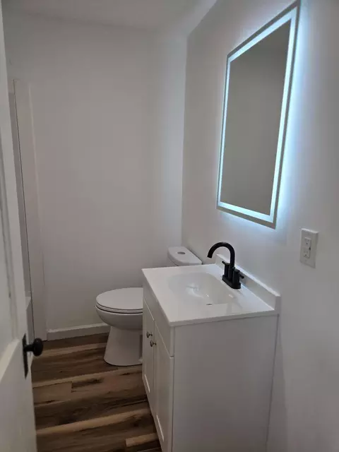 Bath - 32 S Florence St, Springfield, OH 45505 photo 3 of 3