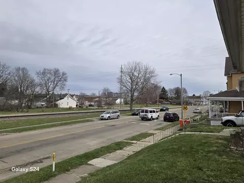 Exterior - 727 W High St, Springfield, OH 45506 photo 13 of 15