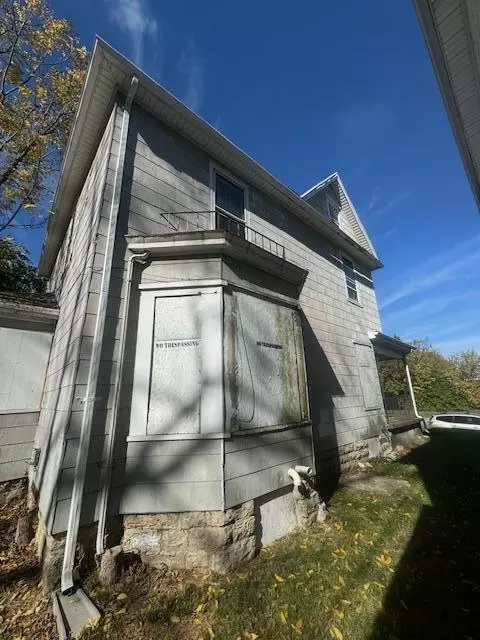 Exterior - 727 W High St, Springfield, OH 45506 photo 3 of 15