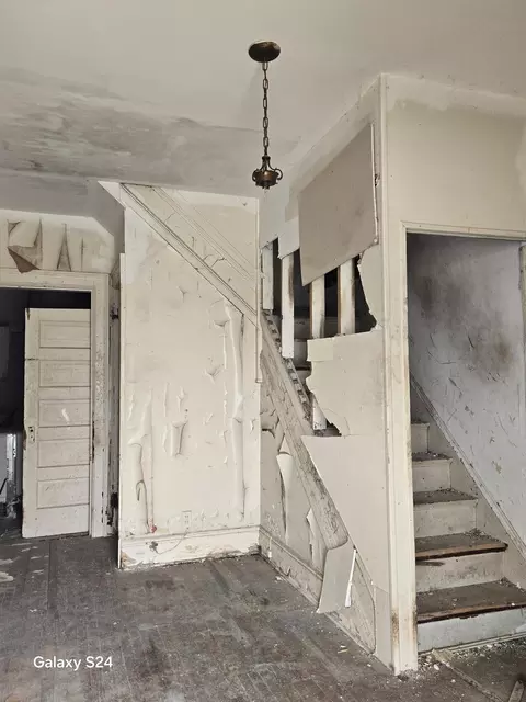 Entry Way - 727 W High St, Springfield, OH 45506 photo 1 of 3