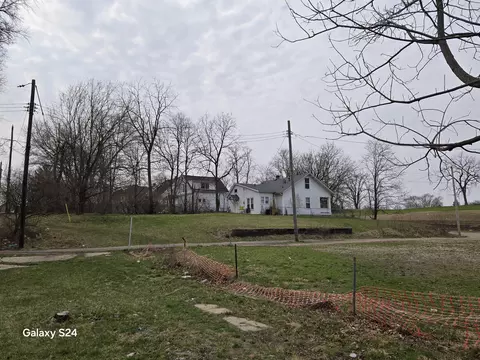Exterior - 727 W High St, Springfield, OH 45506 photo 8 of 15
