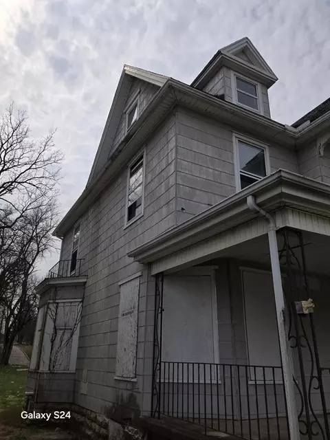 Exterior - 727 W High St, Springfield, OH 45506 photo 4 of 15