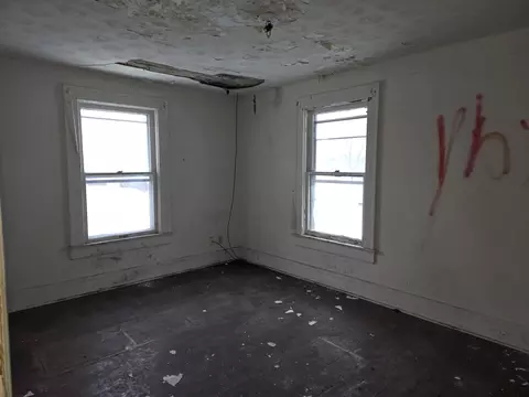 Bedroom - 727 W High St, Springfield, OH 45506 photo 2 of 4