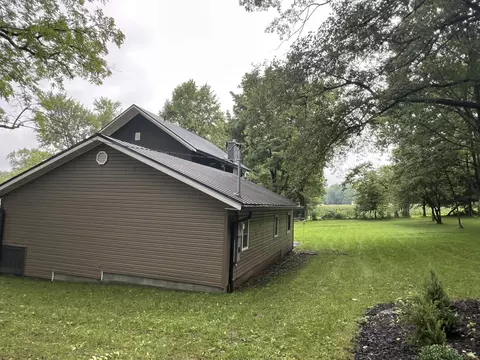 Exterior - 724 Riverside Dr, Sidney, OH 45365 photo 3 of 9