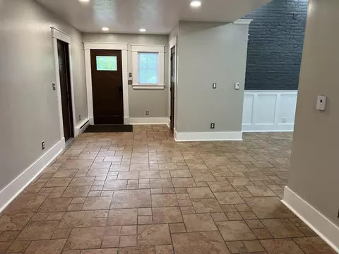 Entry Way - 724 Riverside Dr, Sidney, OH 45365 photo 4 of 4