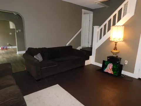 Living - 352 Buxton Ave, Springfield, OH 45505 photo 2 of 2