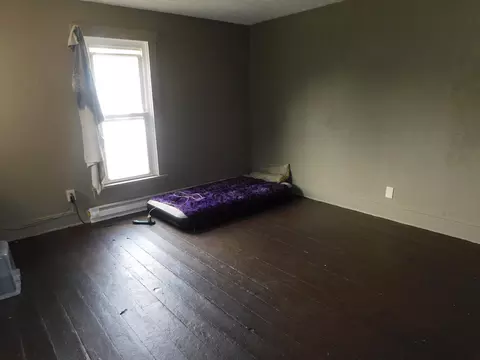 Bedroom - 352 Buxton Ave, Springfield, OH 45505 photo 3 of 4