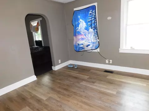 Living - 352 Buxton Ave, Springfield, OH 45505 photo 1 of 2