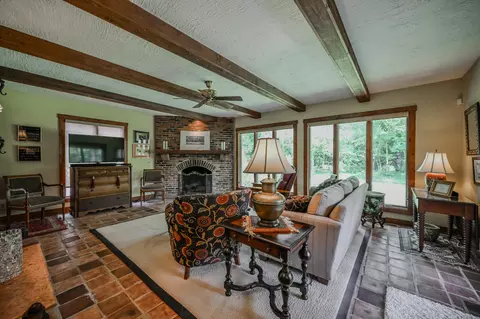 Living - 286 N Broadmoor Blvd, Springfield, OH 45504 photo 4 of 4