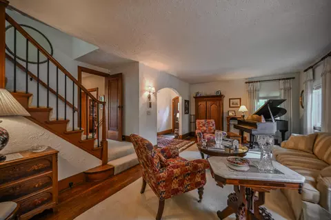 Living - 286 N Broadmoor Blvd, Springfield, OH 45504 photo 2 of 4