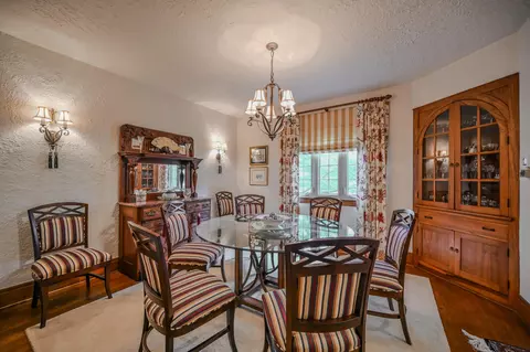 Dining - 286 N Broadmoor Blvd, Springfield, OH 45504 photo 2 of 3