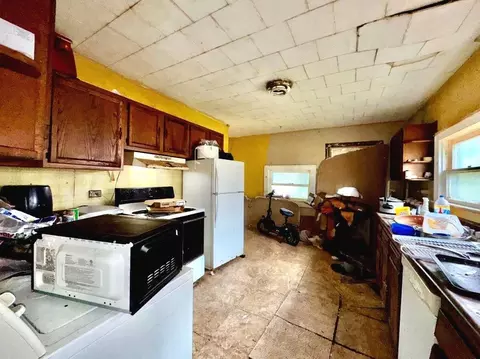 Kitchen - 328 N Race St, Springfield, OH 45504 photo 1 of 3