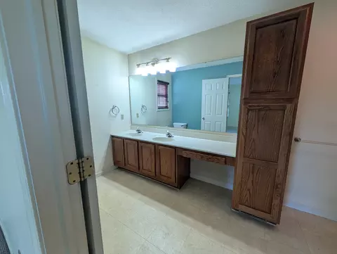 Bath - 343 Windsor Park, Sidney, OH 45365 photo 3 of 4