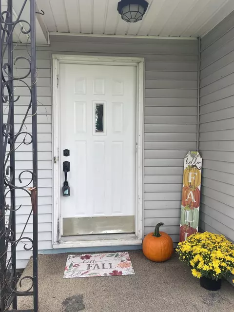 Entry Way - 206 E North St, Anna, OH 45302 photo 1 of 2