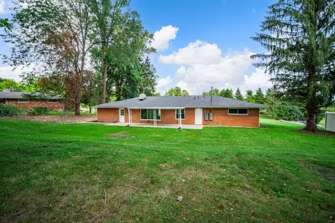 Exterior - 2743 Ironwood Dr, Springfield, OH 45505 photo 5 of 6