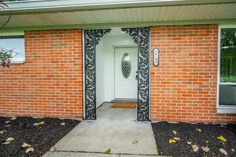 Exterior - 2743 Ironwood Dr, Springfield, OH 45505 photo 4 of 6