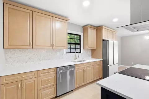 Kitchen - 1231 White Oak Dr, Springfield, OH 45504 photo 2 of 3