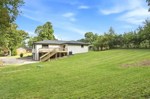 Exterior - 1231 White Oak Dr, Springfield, OH 45504 photo 7 of 10