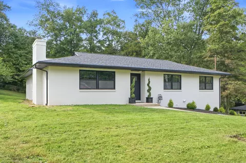 Exterior - 1231 White Oak Dr, Springfield, OH 45504 photo 3 of 10
