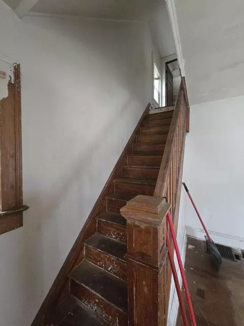 Entry Way - 546 E Rose St, Springfield, OH 45505 photo 1 of 3