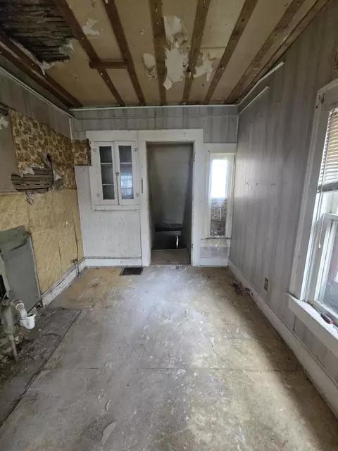 Entry Way - 546 E Rose St, Springfield, OH 45505 photo 3 of 3