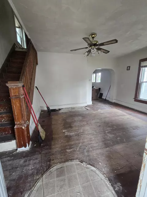 Living - 546 E Rose St, Springfield, OH 45505 photo 1 of 1