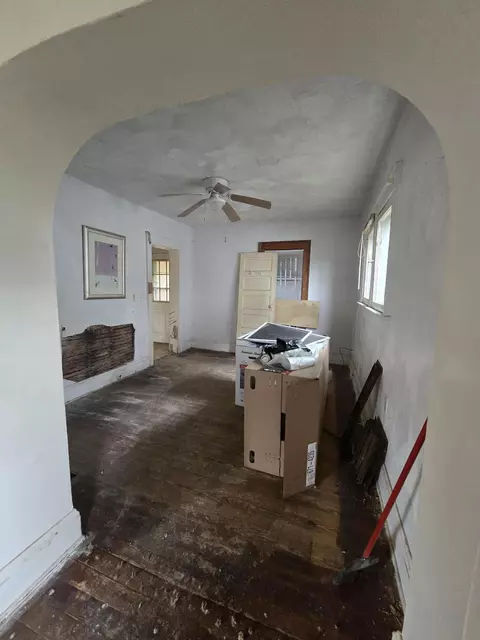 Entry Way - 546 E Rose St, Springfield, OH 45505 photo 2 of 3