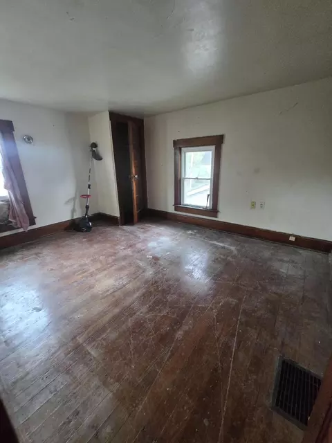 Bedroom - 546 E Rose St, Springfield, OH 45505 photo 2 of 2