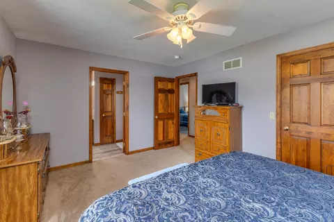 Bedroom - 5373 Upper Valley Pike, Springfield, OH 45502 photo 2 of 6