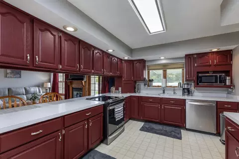 Kitchen - 5373 Upper Valley Pike, Springfield, OH 45502 photo 2 of 6