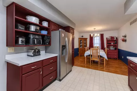 Kitchen - 5373 Upper Valley Pike, Springfield, OH 45502 photo 4 of 6