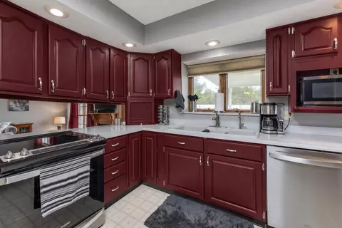 Kitchen - 5373 Upper Valley Pike, Springfield, OH 45502 photo 3 of 6