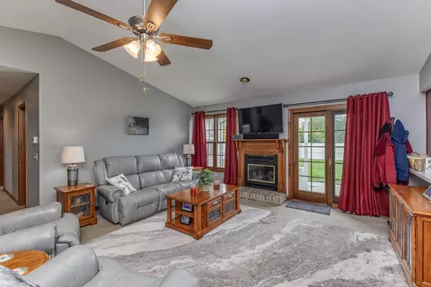 Living - 5373 Upper Valley Pike, Springfield, OH 45502 photo 1 of 4