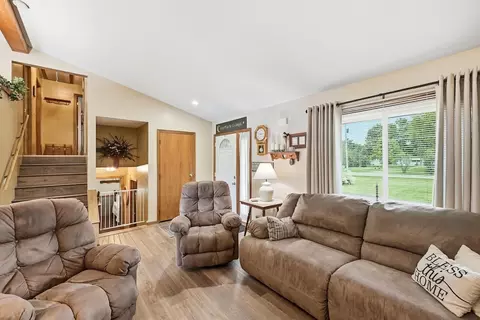 Living - 4025 Penny Pike, Springfield, OH 45502 photo 1 of 3