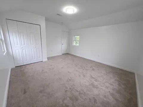 Bedroom - 409 W Southern Ave, Springfield, OH 45506 photo 2 of 4