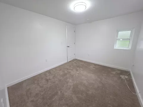 Bedroom - 409 W Southern Ave, Springfield, OH 45506 photo 4 of 4