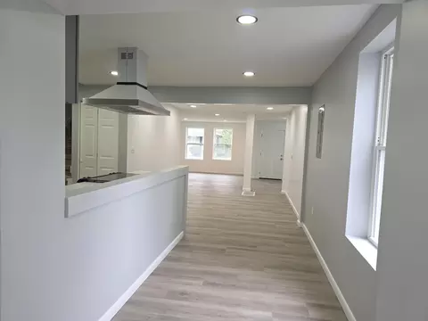 Entry Way - 409 W Southern Ave, Springfield, OH 45506 photo 1 of 1