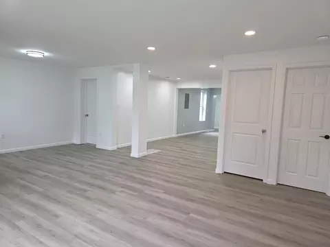 Living - 409 W Southern Ave, Springfield, OH 45506 photo 1 of 1