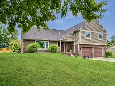 6800 Curtwood Dr, Tipp City, OH 45371