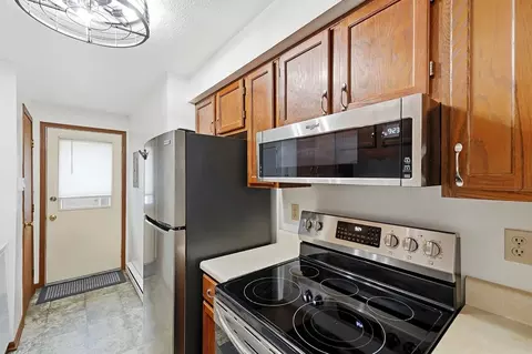 Kitchen - 1035 Cheyenne Ave, Springfield, OH 45503 photo 2 of 2