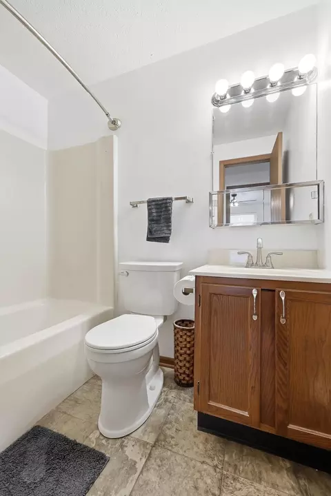 Bath - 1035 Cheyenne Ave, Springfield, OH 45503 photo 2 of 2