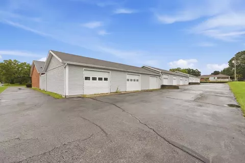 Exterior - 1035 Cheyenne Ave, Springfield, OH 45503 photo 3 of 6