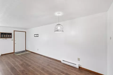 Living - 1035 Cheyenne Ave, Springfield, OH 45503 photo 3 of 3