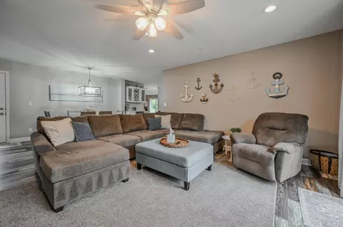 Living - 104 Berkley Rd, Springfield, OH 45504 photo 2 of 3