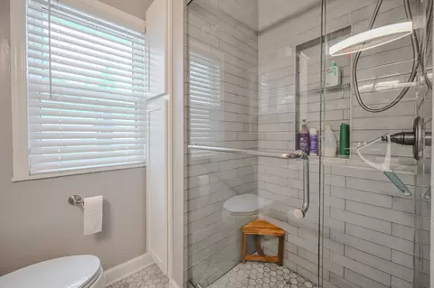 Bath - 104 Berkley Rd, Springfield, OH 45504 photo 6 of 7