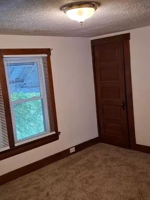 Bedroom - 21 N Douglas Ave, Springfield, OH 45503 photo 3 of 3