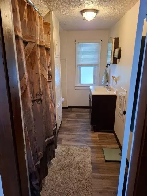 Bath - 21 N Douglas Ave, Springfield, OH 45503 photo 1 of 1