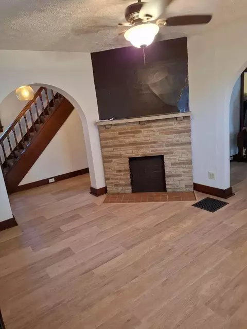 Living - 21 N Douglas Ave, Springfield, OH 45503 photo 1 of 2