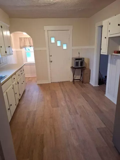 Entry Way - 21 N Douglas Ave, Springfield, OH 45503 photo 2 of 4